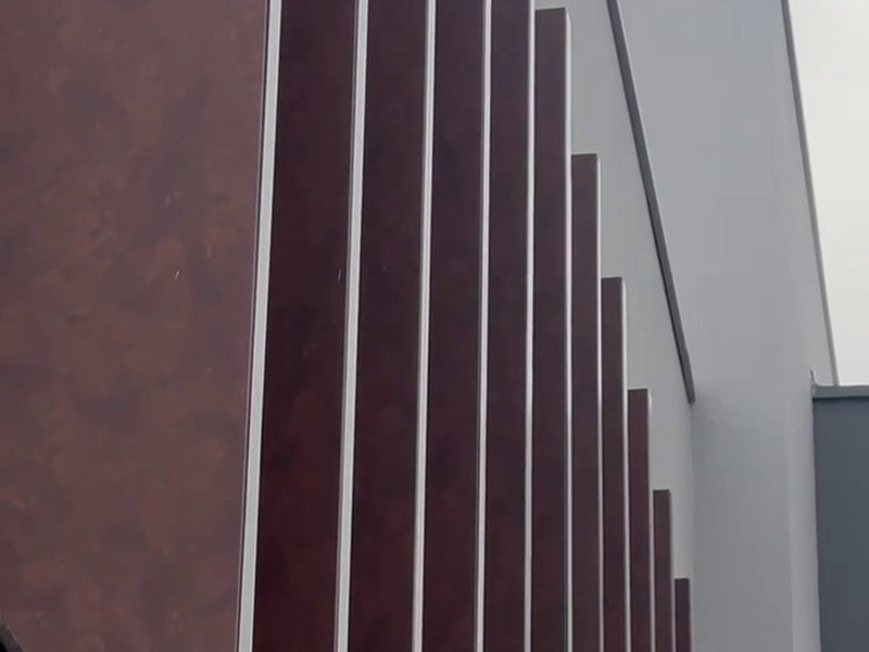 Detalhe de lâminas de brise em madeira, Passo Fundo